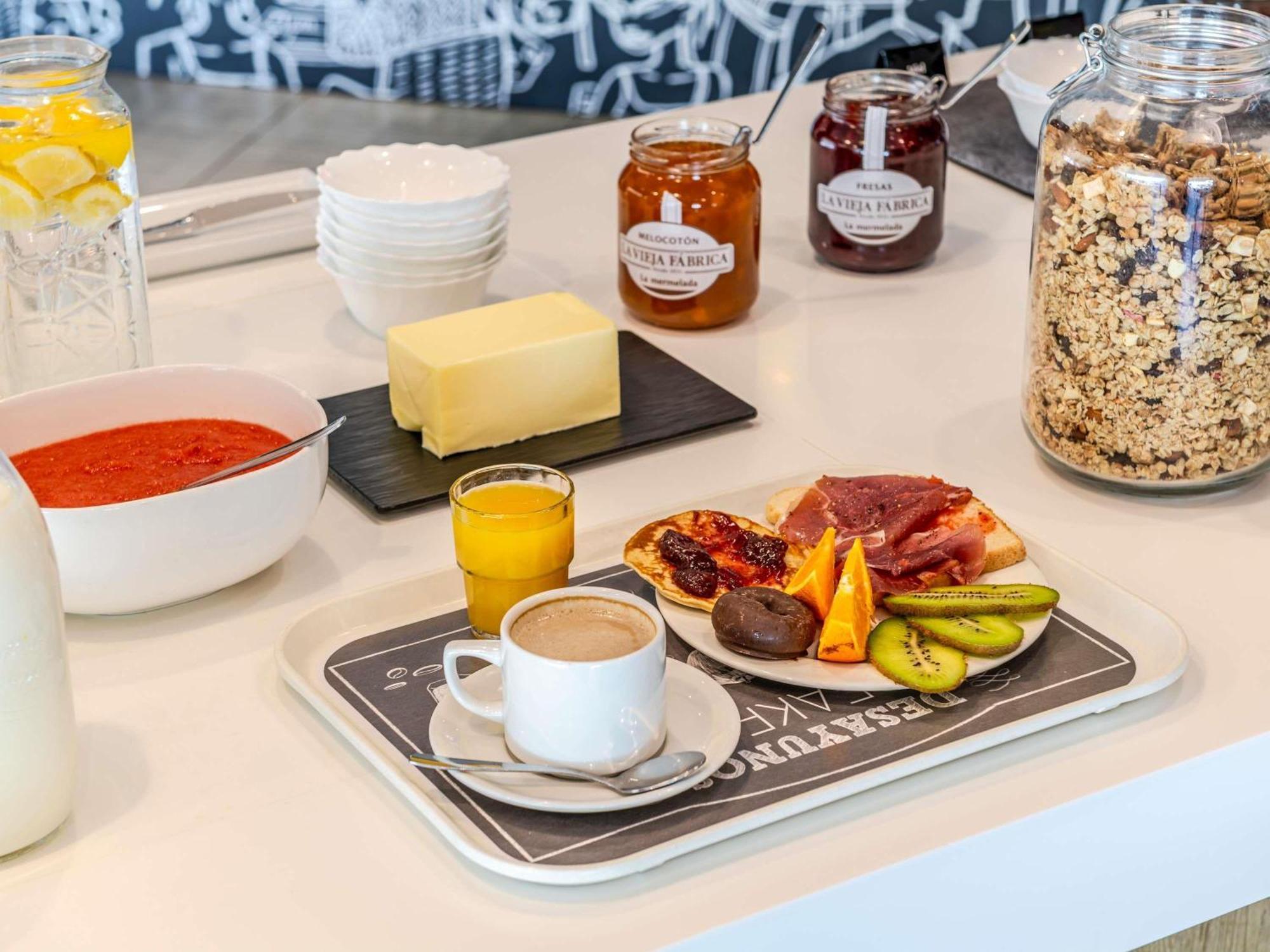 Ibis Bilbao Hotel *
